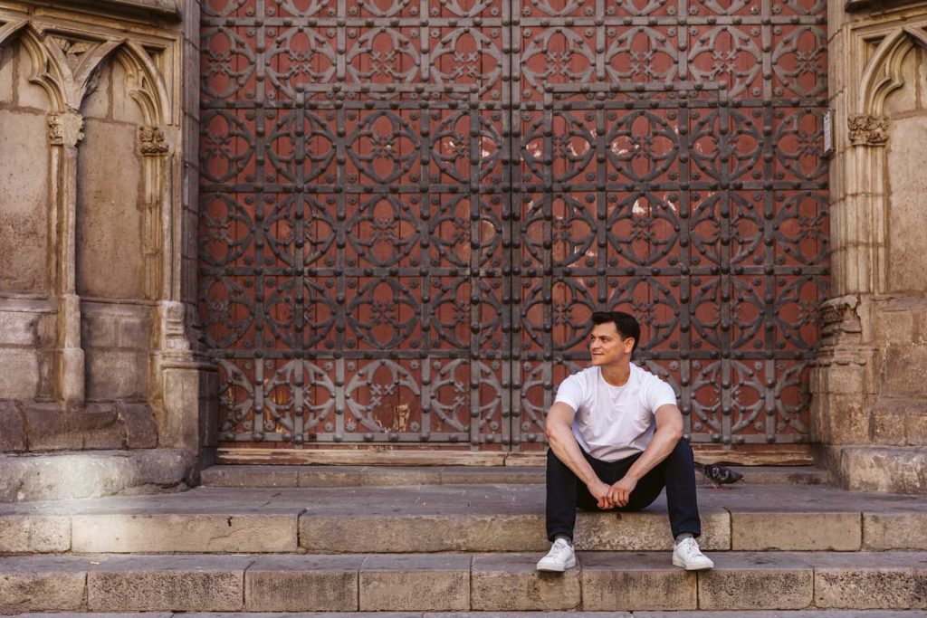 10 Easy Ways to Travel on a Budget: How to Save Money Traveling in 2025